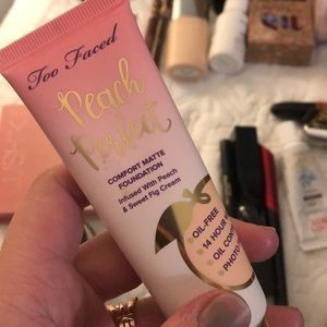 Too Faced Peach Perfect Foundation in Snow